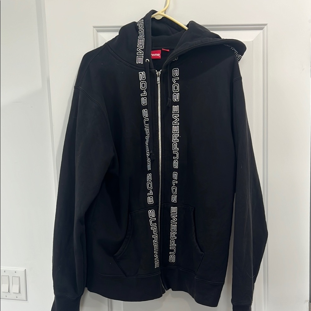 BARELY WORN F/W 2019 Supreme Black Hoodie with Logo Drawstrings